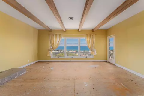 Living - 6530 Manana Pl, La Jolla, CA 92037 photo 2 of 8