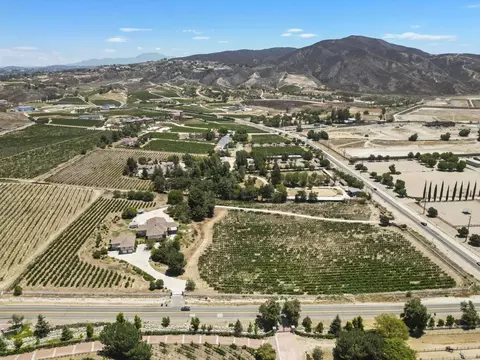 View/Area - 36910 Pauba Rd, Temecula, CA 92592 photo 3 of 4