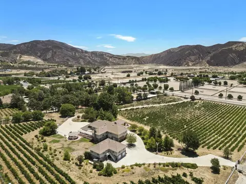 View/Area - 36910 Pauba Rd, Temecula, CA 92592 photo 2 of 4