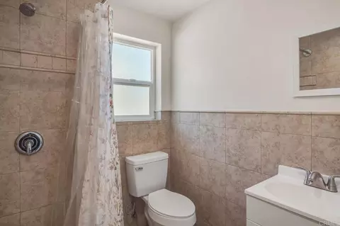 Bath - 455 Filbert St, El Cajon, CA 92020 photo 3 of 3