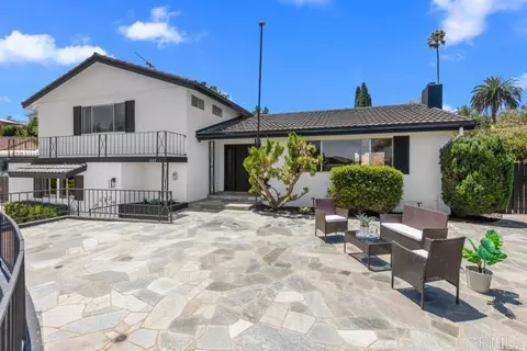 Exterior - 667 Crescent Ln, Vista, CA 92084 photo 2 of 12