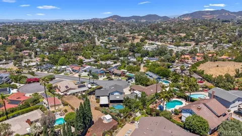View/Area - 667 Crescent Ln, Vista, CA 92084 photo 3 of 6