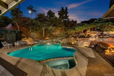 667 Crescent Ln, Vista, CA 92084