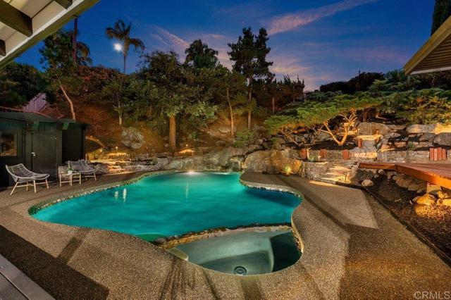 667 Crescent Ln, Vista, CA 92084