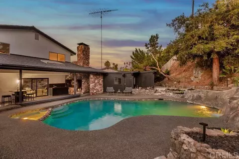 Exterior - 667 Crescent Ln, Vista, CA 92084 photo 12 of 12