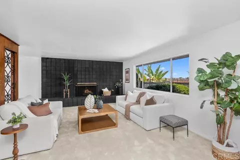 Living - 667 Crescent Ln, Vista, CA 92084 photo 1 of 1