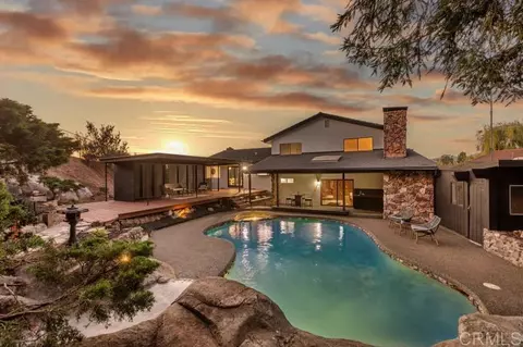 Exterior - 667 Crescent Ln, Vista, CA 92084 photo 9 of 12