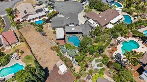 View/Area - 667 Crescent Ln, Vista, CA 92084 photo 6 of 6
