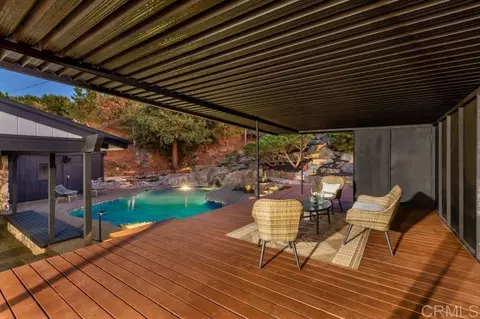 Exterior - 667 Crescent Ln, Vista, CA 92084 photo 10 of 12