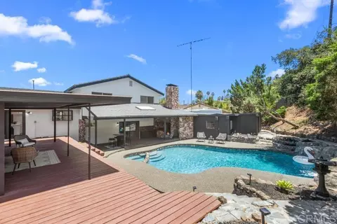 Exterior - 667 Crescent Ln, Vista, CA 92084 photo 5 of 12