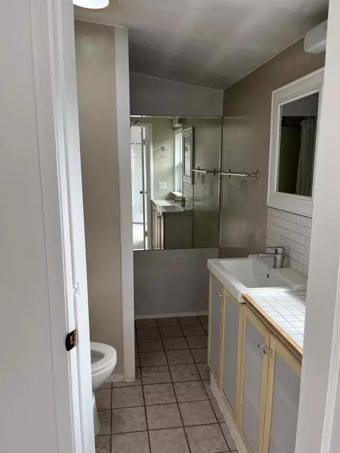 Bath - 697 Ocean View Ave, Encinitas, CA 92024 photo 3 of 3
