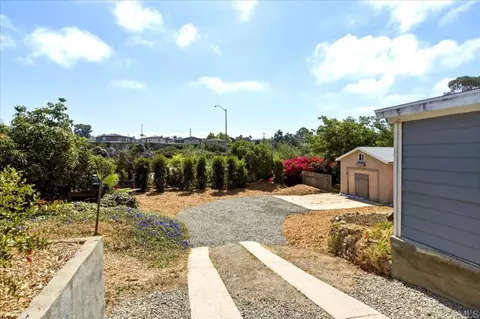 Exterior - 697 Ocean View Ave, Encinitas, CA 92024 photo 2 of 21