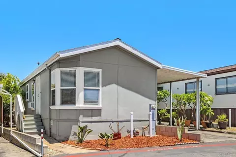 400 N Melrose Dr #35, Vista, CA 92083
