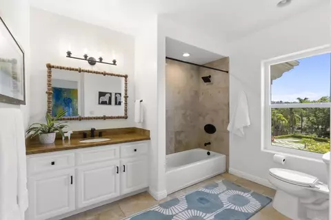 Bath - 4305 Manchester Ave, Encinitas, CA 92024 photo 6 of 10