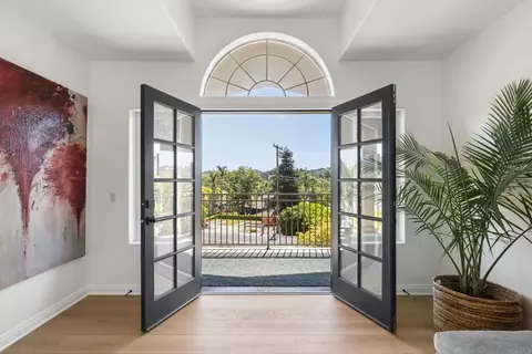Entry Way - 4305 Manchester Ave, Encinitas, CA 92024 photo 6 of 9