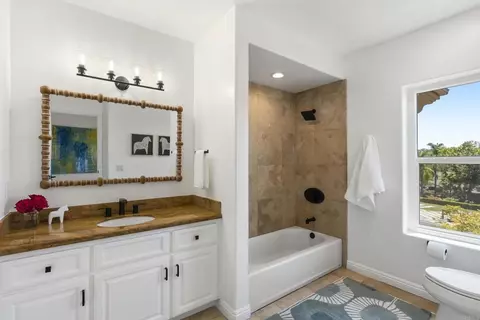 Bath - 4305 Manchester Ave, Encinitas, CA 92024 photo 10 of 10
