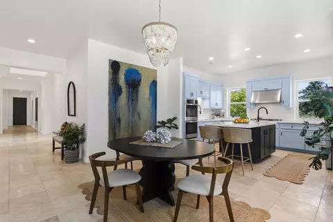 Dining - 4305 Manchester Ave, Encinitas, CA 92024 photo 5 of 8