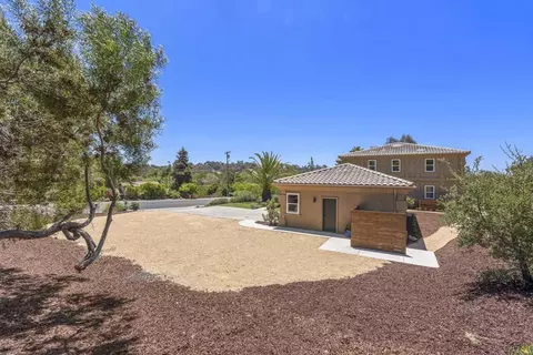 Exterior - 4305 Manchester Ave, Encinitas, CA 92024 photo 2 of 4