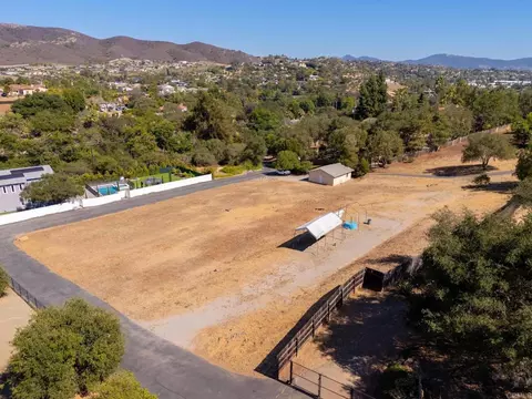 2260 Buena Creek Rd, Vista, CA 92084