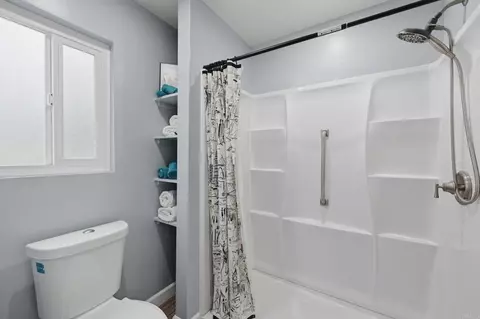 Bath - 745 Black Hawk Cir, Vista, CA 92081 photo 3 of 4