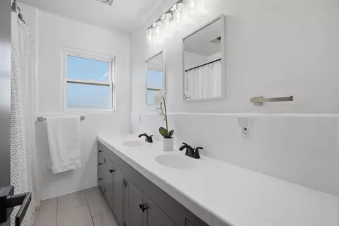 Bath - 7212 Colony Rd, La Mesa, CA 91942 photo 3 of 3