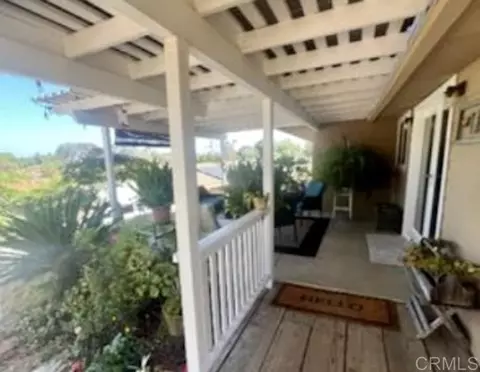 555 Mar Vista Dr, Vista, CA 92081