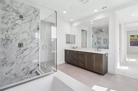 Bath - 3147 Smith Pl, Escondido, CA 92027 photo 3 of 7