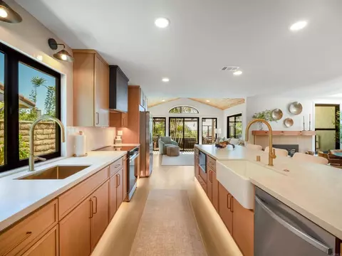 Kitchen - 3985 Syme Dr, Carlsbad, CA 92008 photo 4 of 11