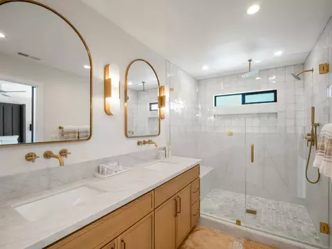 Bath - 3985 Syme Dr, Carlsbad, CA 92008 photo 2 of 5