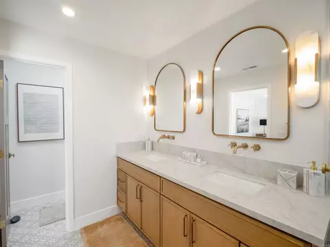 Bath - 3985 Syme Dr, Carlsbad, CA 92008 photo 5 of 5