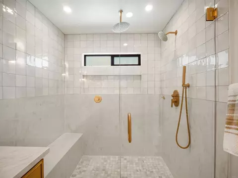 Bath - 3985 Syme Dr, Carlsbad, CA 92008 photo 3 of 5