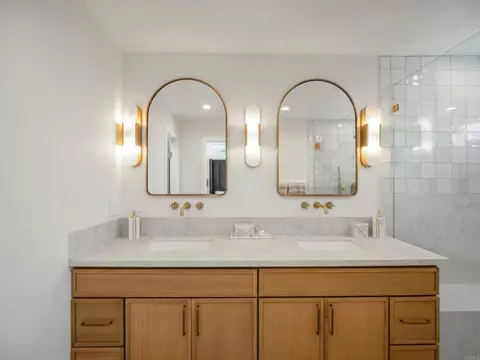 Bath - 3985 Syme Dr, Carlsbad, CA 92008 photo 1 of 5