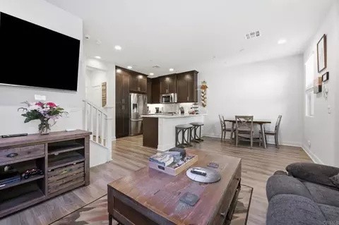 2117 Solara Ln, Vista, CA 92081