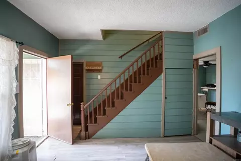 Entry Way - 467 W G St, Colton, CA 92324 photo 1 of 3