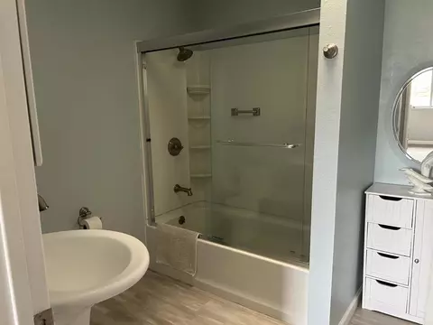 Bath - 18461 Santa Anita St, Tehachapi, CA 93561 photo 2 of 2