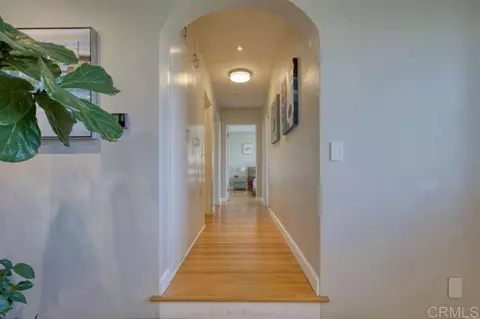 Entry Way - 215 N Vulcan Ave, Encinitas, CA 92024 photo 1 of 1