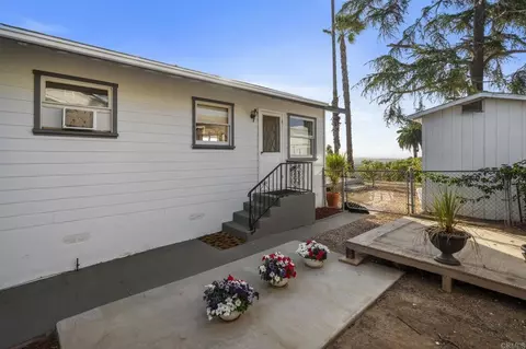 Exterior - 1330 Tower Dr, Vista, CA 92083 photo 6 of 14
