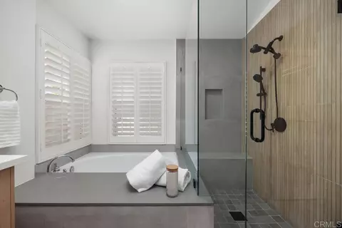 Bath - 1702 Blackbird Cir, Carlsbad, CA 92011 photo 2 of 4