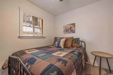 Bedroom - 271 Leonard Ln, Sugarloaf, CA 92386 photo 1 of 4
