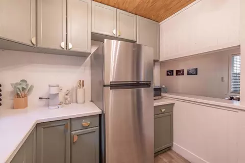 Kitchen - 271 Leonard Ln, Sugarloaf, CA 92386 photo 3 of 4