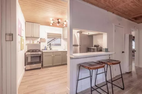 Kitchen - 271 Leonard Ln, Sugarloaf, CA 92386 photo 2 of 4