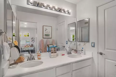 Bath - 1157 Alexandra Ln, Encinitas, CA 92024 photo 2 of 2
