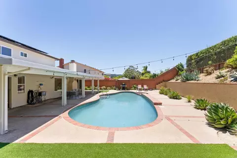 Exterior - 5736 Soledad Mountain Rd, La Jolla, CA 92037 photo 3 of 8