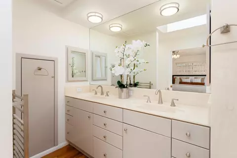 Bath - 5736 Soledad Mountain Rd, La Jolla, CA 92037 photo 1 of 4