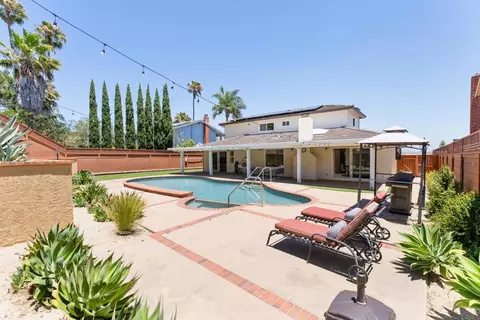 Exterior - 5736 Soledad Mountain Rd, La Jolla, CA 92037 photo 4 of 8
