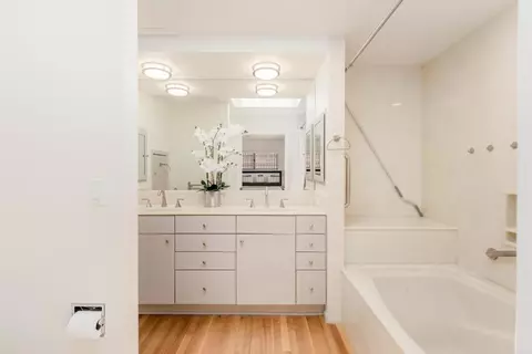 Bath - 5736 Soledad Mountain Rd, La Jolla, CA 92037 photo 2 of 4