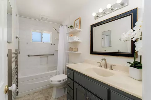 Bath - 5736 Soledad Mountain Rd, La Jolla, CA 92037 photo 4 of 4