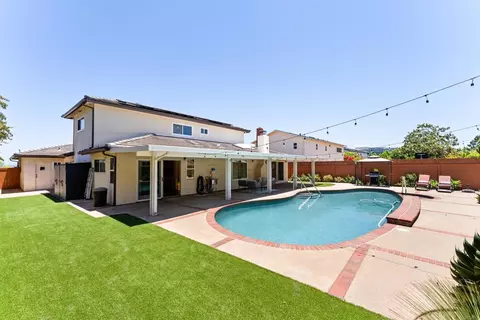 Exterior - 5736 Soledad Mountain Rd, La Jolla, CA 92037 photo 8 of 8
