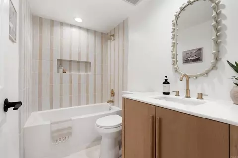 Bath - 1806 Stewart St, Oceanside, CA 92054 photo 3 of 6