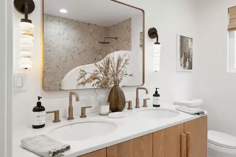 Bath - 1806 Stewart St, Oceanside, CA 92054 photo 2 of 6